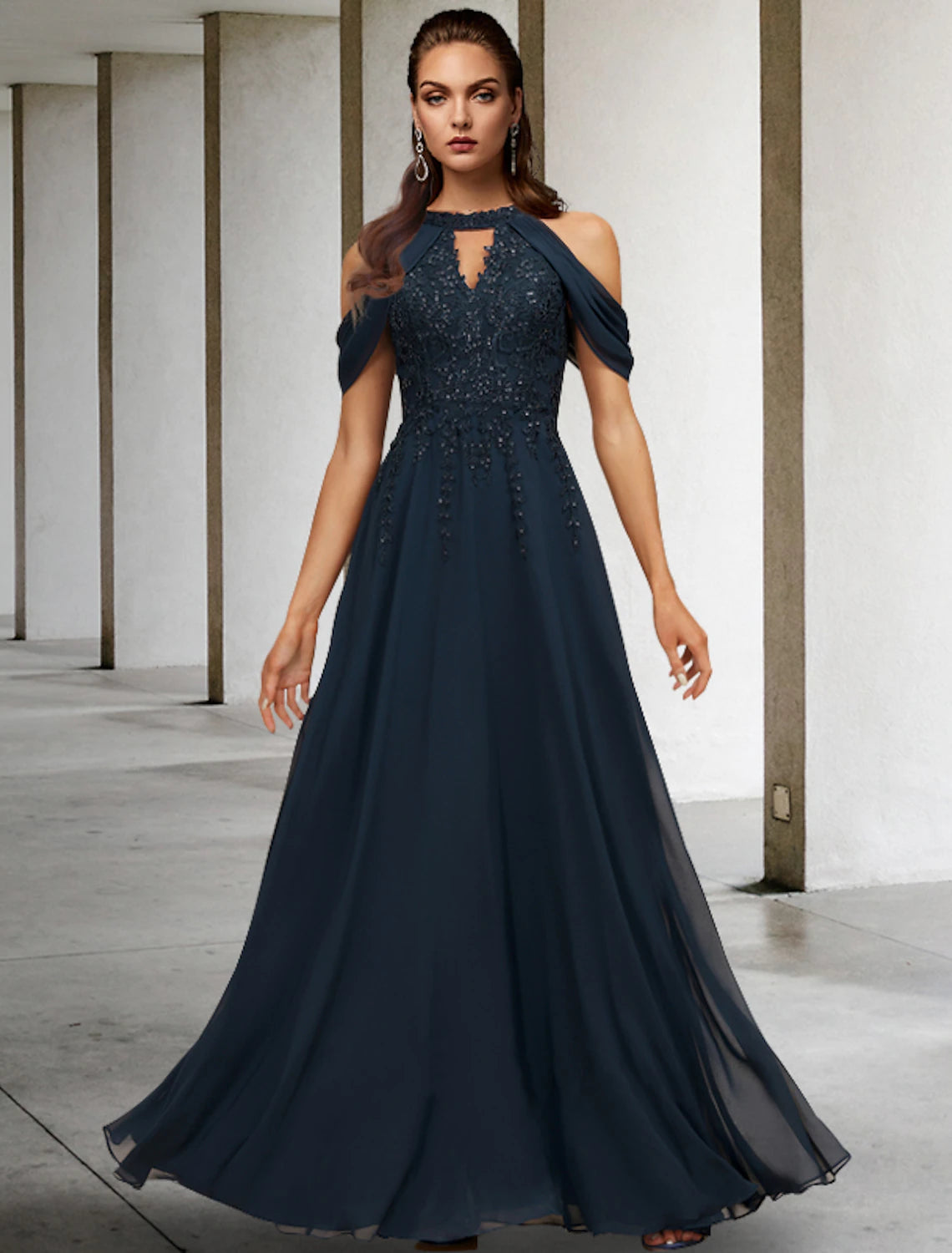 Wholesale  A-Line Mother of the Bride Dress Wedding Guest Plus Size Elegant Halter Neck Floor Length Lace Tulle Sequined Sleeveless with Sequin Appliques Fall