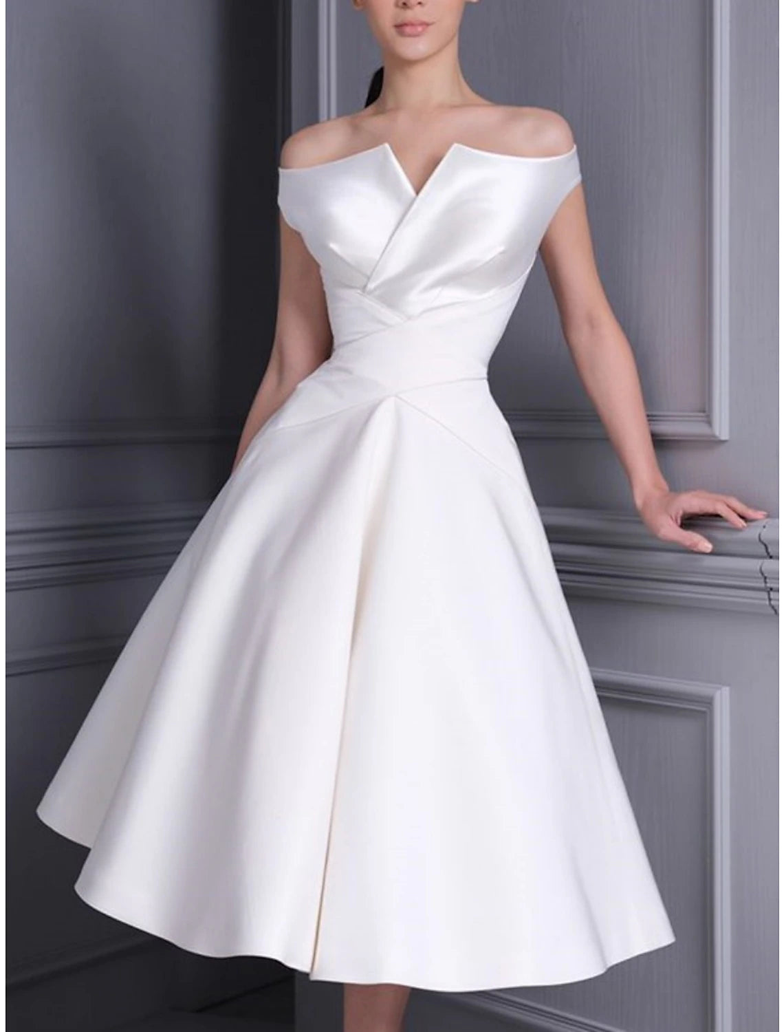 Wholesale Bridal Shower Simple Wedding Dresses Mature Wedding Dresses Sheath / Column V Neck Sleeveless Knee Length Chiffon Bridal Gowns With Ruched Solid Color