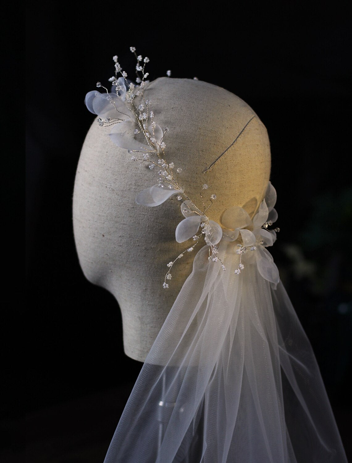 Wholesale One-tier Flower Style / Floral Wedding Veil Shoulder Veils with Pendant / Solid Tulle / Classic