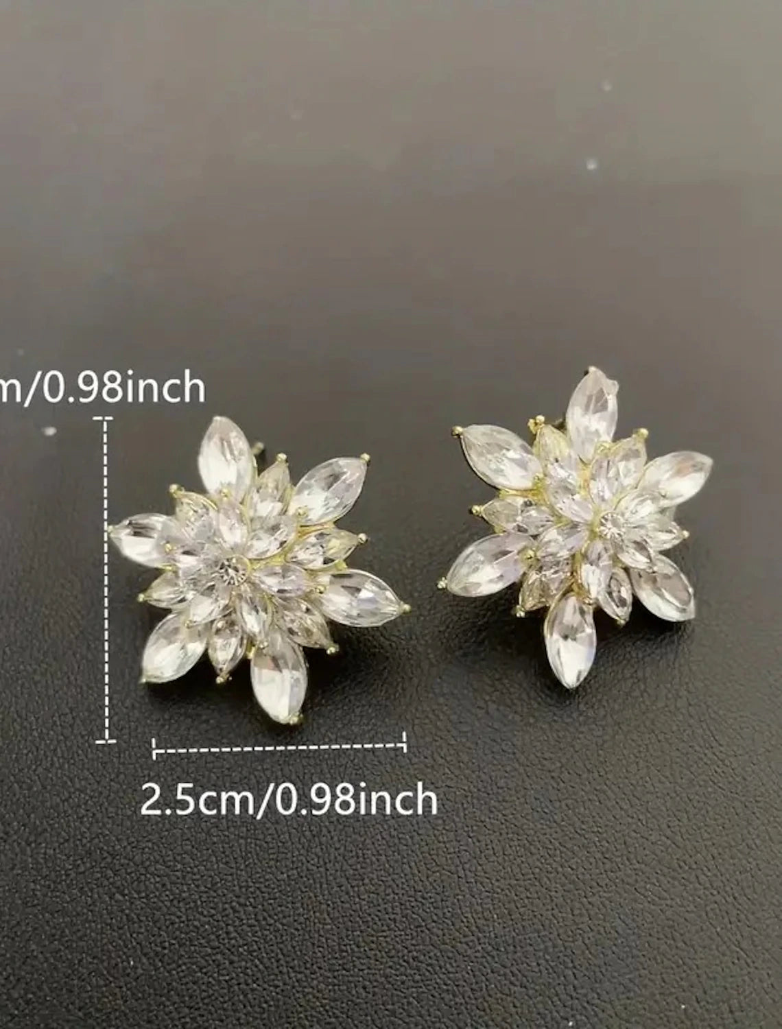 Wholesale Women's Stud Earrings Fine Jewelry Classic Flower Shape Stylish Simple Earrings Jewelry Golden For Wedding Party 1 Pair