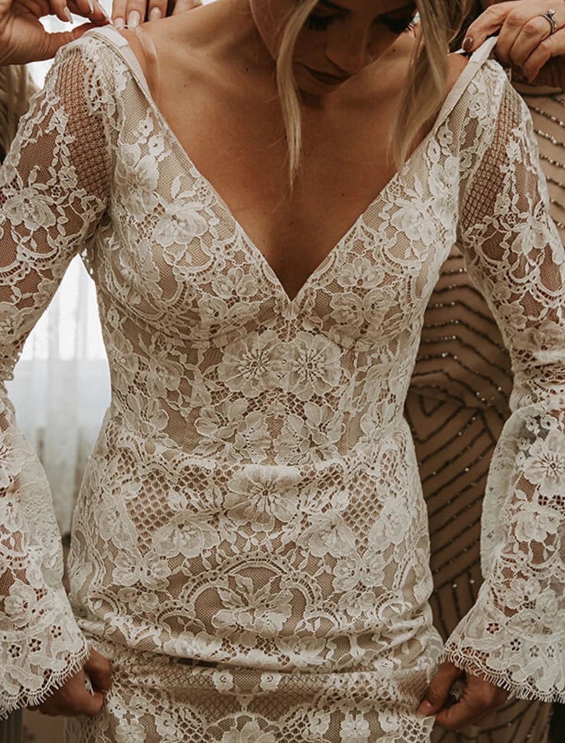 Wholesale  Beach Boho Wedding Dresses Mermaid / Trumpet V Neck Long Sleeve Court Train Lace Bridal Gowns With Appliques Solid