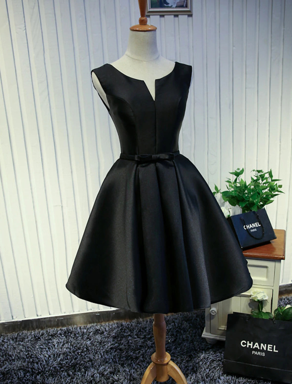 Wholesale A-Line Homecoming Dresses Minimalist Dress Prom Birthday Knee Length Sleeveless Jewel Neck Satin Backless with Butterfly