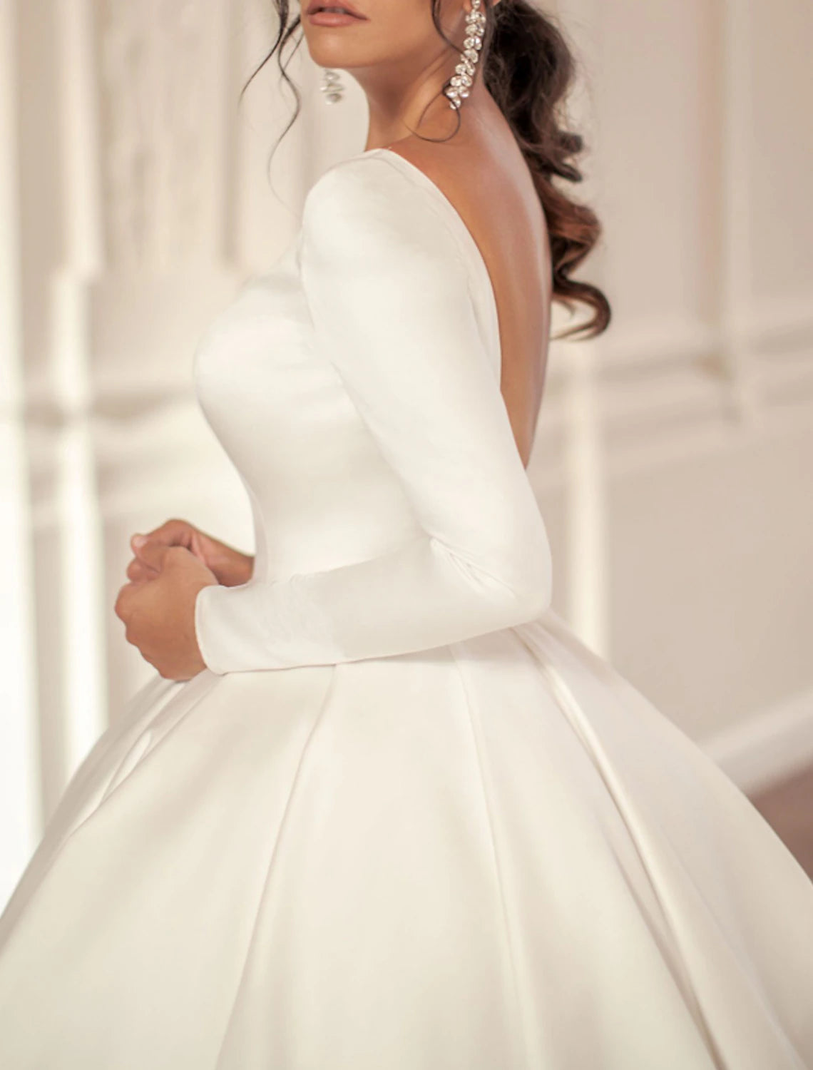 Wholesale Engagement Formal Fall Wedding Dresses Open Back Ball Gown Scoop Neck Long Sleeve Chapel Train Satin Bridal Gowns With Solid Color