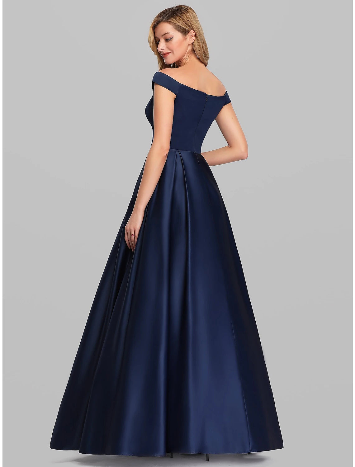 Wholesale  A-Line Evening Gown Elegant & Luxurious Dress Wedding Guest Formal Evening Floor Length Sleeveless Plunging Neck Satin with Ruched