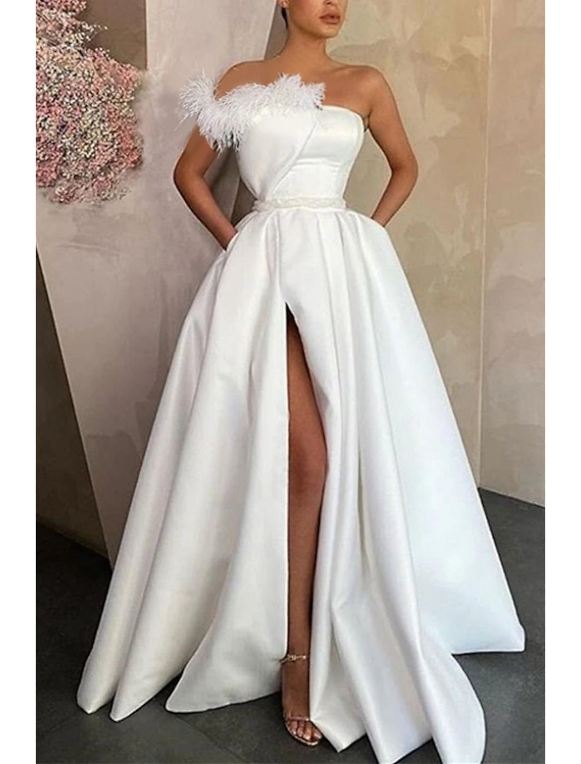 Wholesale Sheath / Column Evening Gown Party Dress Wedding Guest Black Tie Gala Floor Length Sleeveless Strapless Satin with Feather Slit
