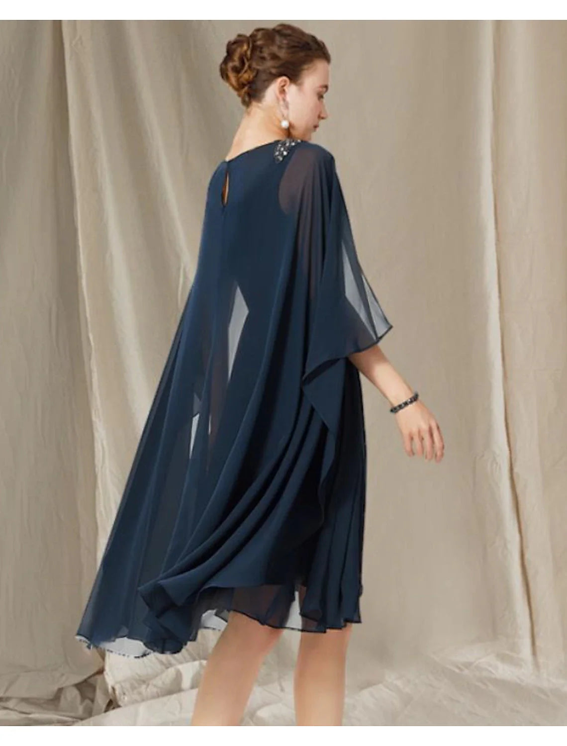 Wholesale A-Line Mother of the Bride Dress Plus Size Elegant V Neck Knee Length Chiffon Short Sleeve with Pleats Beading