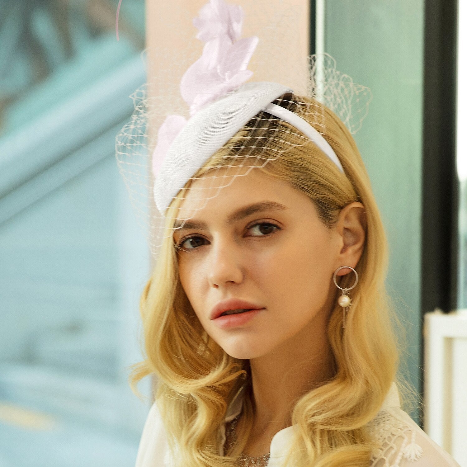 Wholesale Headbands Hats Tulle Net Cloche Hat Top Hat Veil Hat Evening Party Horse Race Elegant Wedding With Floral Face Veil Headpiece Headwear