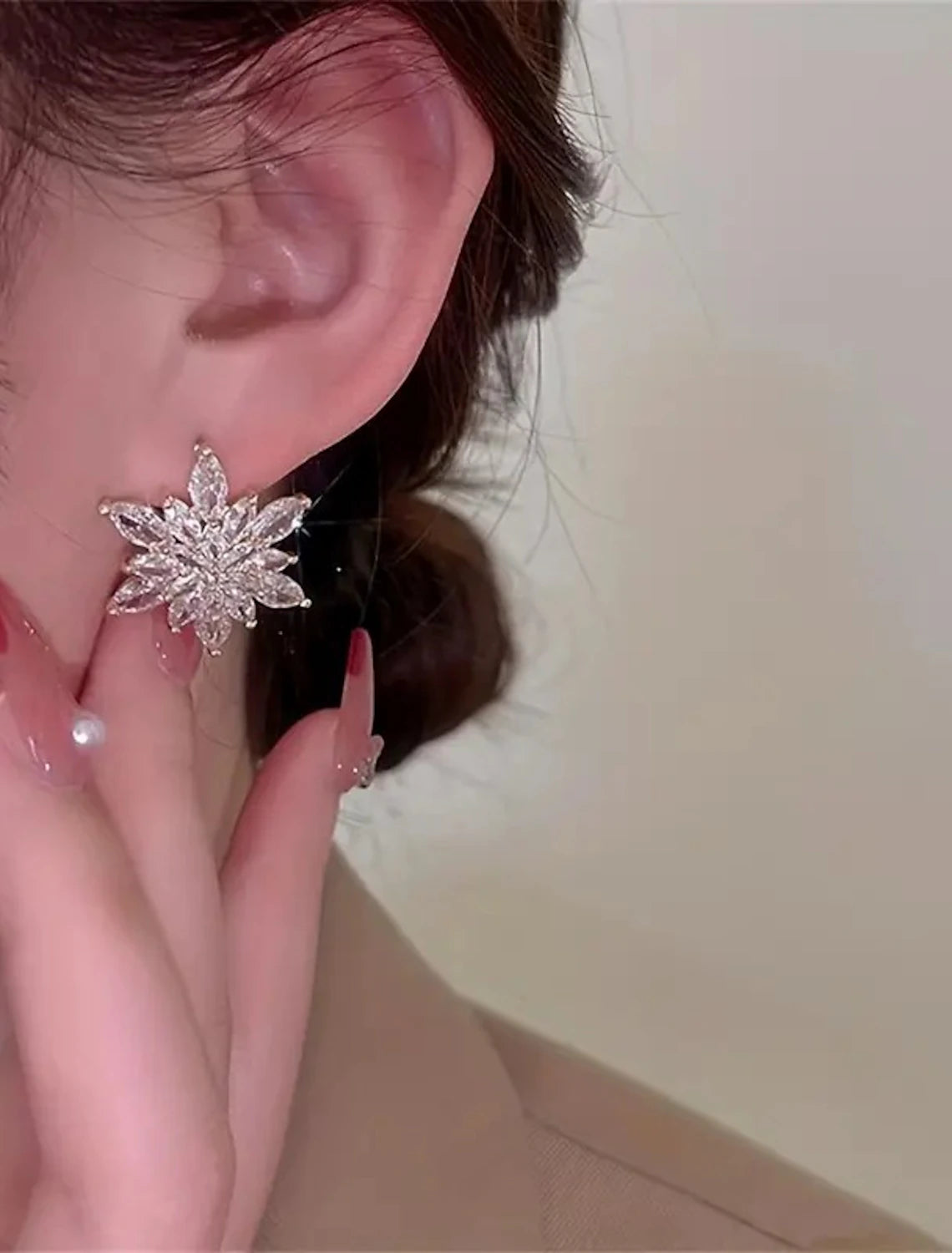 Wholesale Women's Stud Earrings Fine Jewelry Classic Flower Shape Stylish Simple Earrings Jewelry Golden For Wedding Party 1 Pair