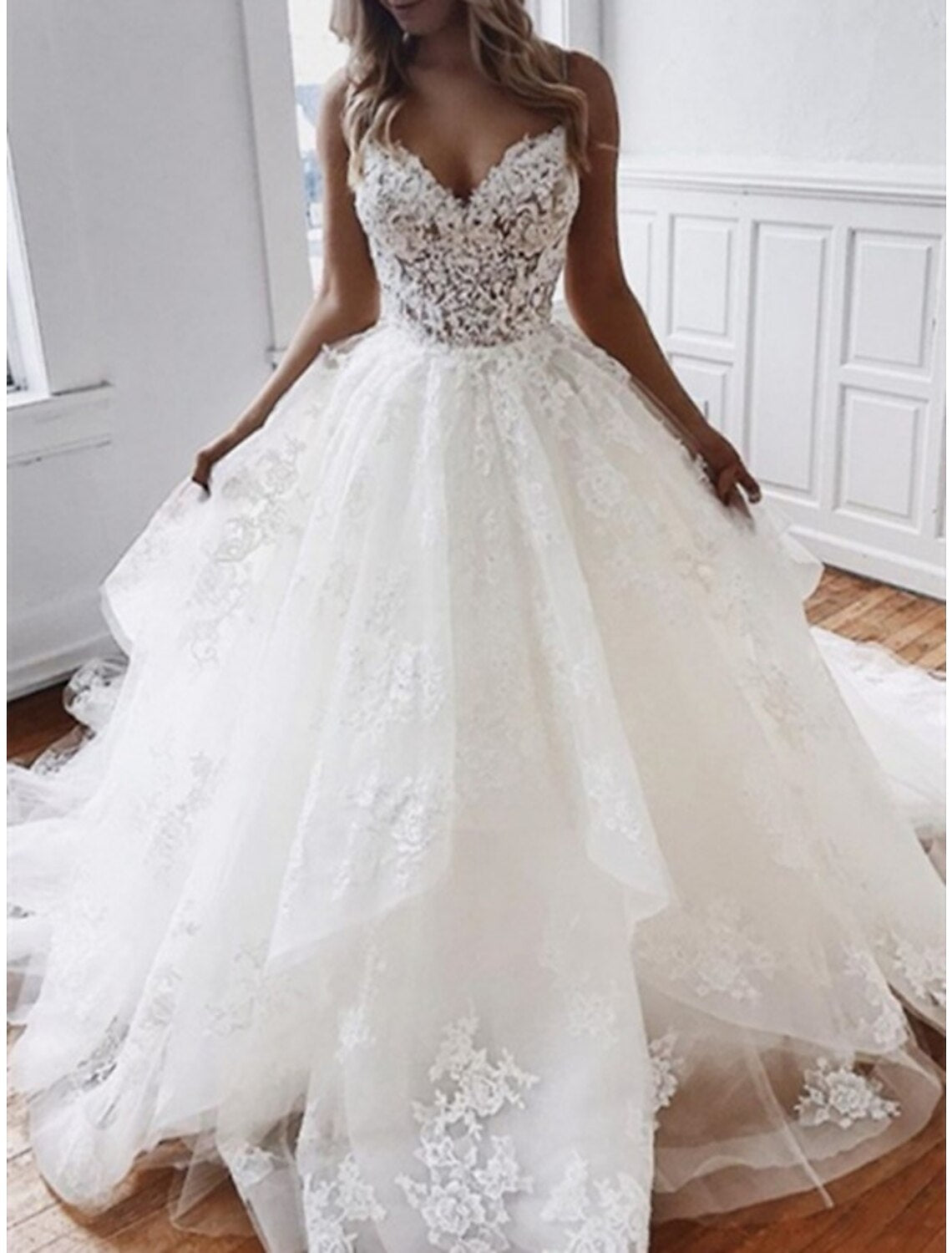 Wholesale Engagement Formal Wedding Dresses Ball Gown Sweetheart Camisole Spaghetti Strap Chapel Train Lace Bridal Gowns With Appliques