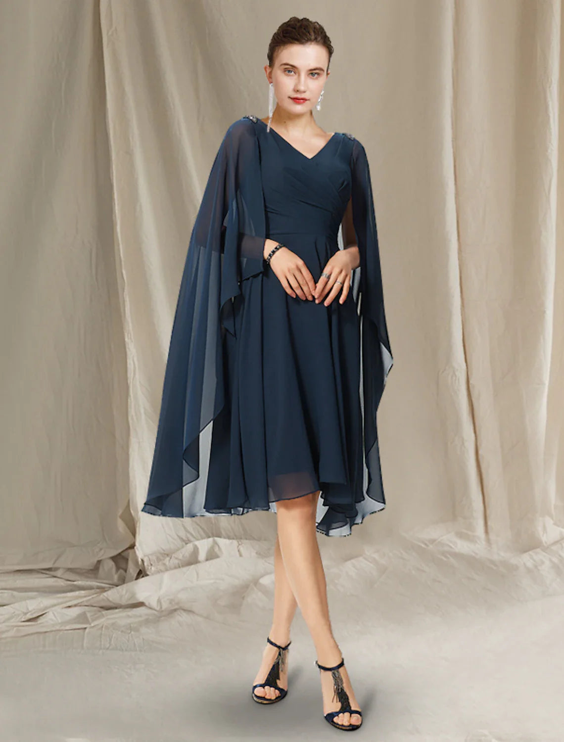 Wholesale A-Line Mother of the Bride Dress Plus Size Elegant V Neck Knee Length Chiffon Short Sleeve with Pleats Beading