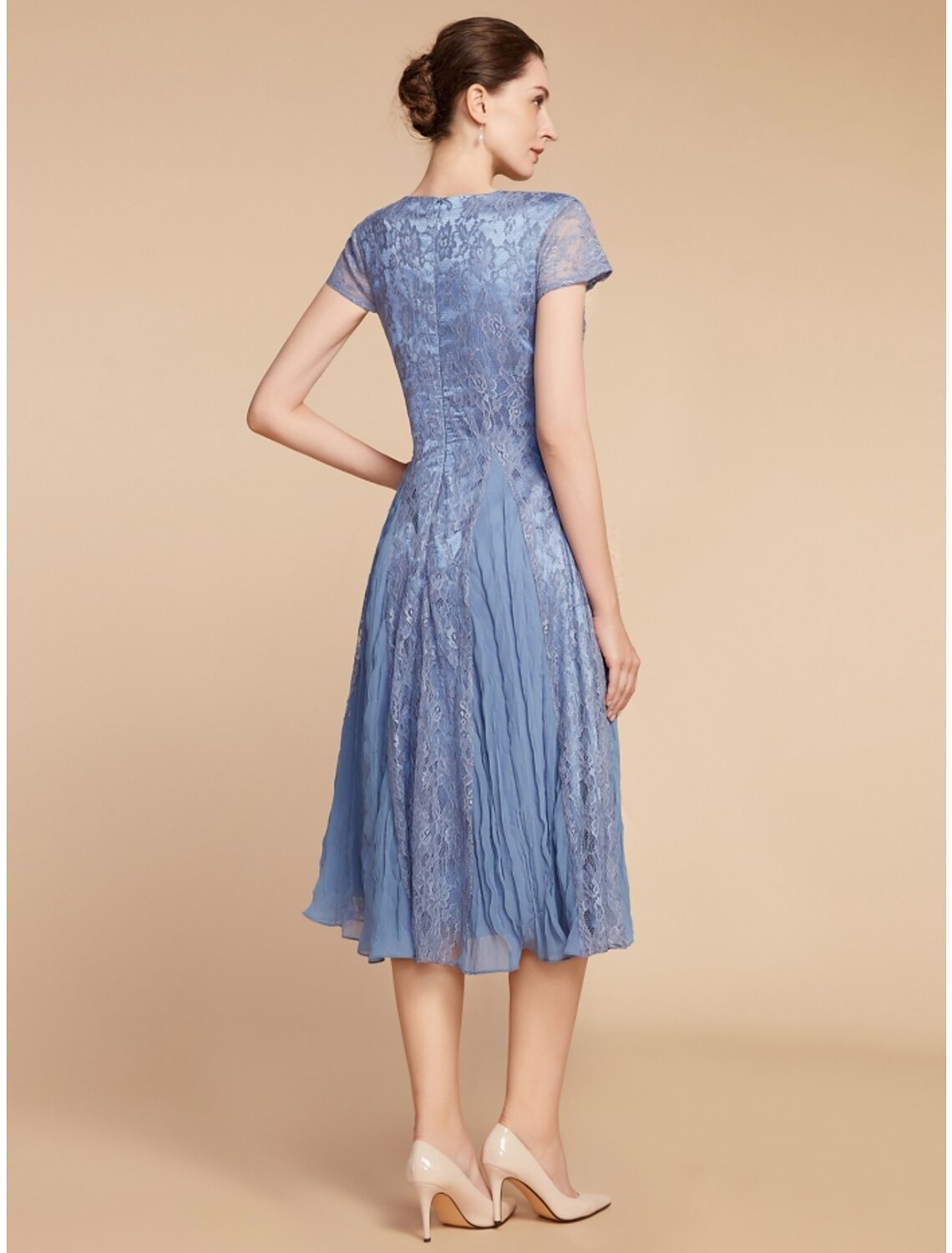 Wholesale A-Line Mother of the Bride Dress Wedding Guest Elegant Petite V Neck Knee Length Chiffon Lace Short Sleeve with Ruching Solid Color