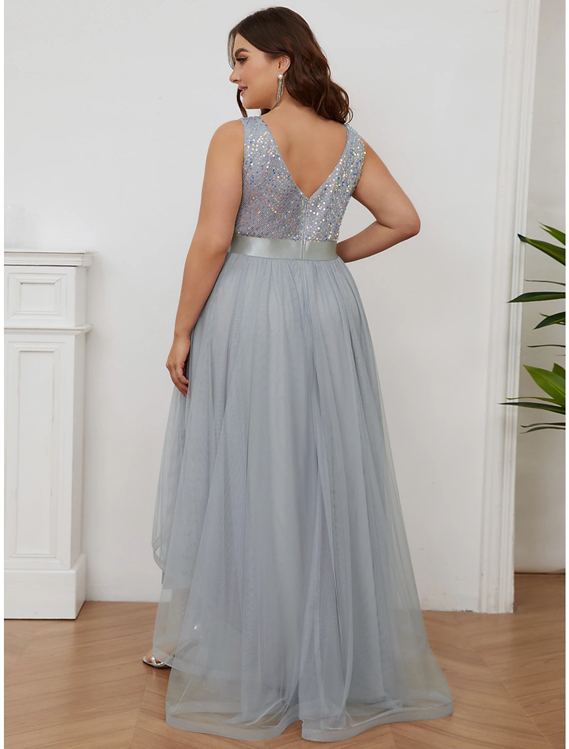 Wholesale A-Line Bridesmaid Dress V Neck Sleeveless Elegant Asymmetrical Sequined with Sequin / Tier