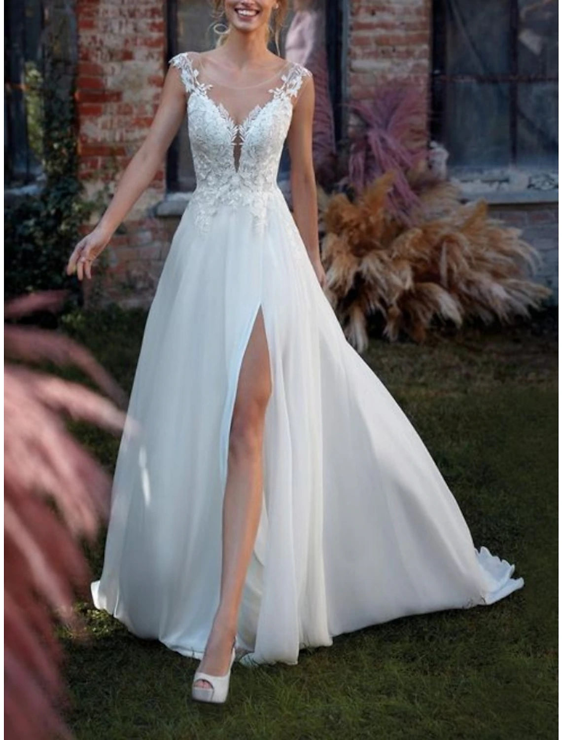 Wholesale Beach Formal Wedding Dresses A-Line V Neck Sleeveless Court Train Lace Bridal Gowns With Pleats Split Front
