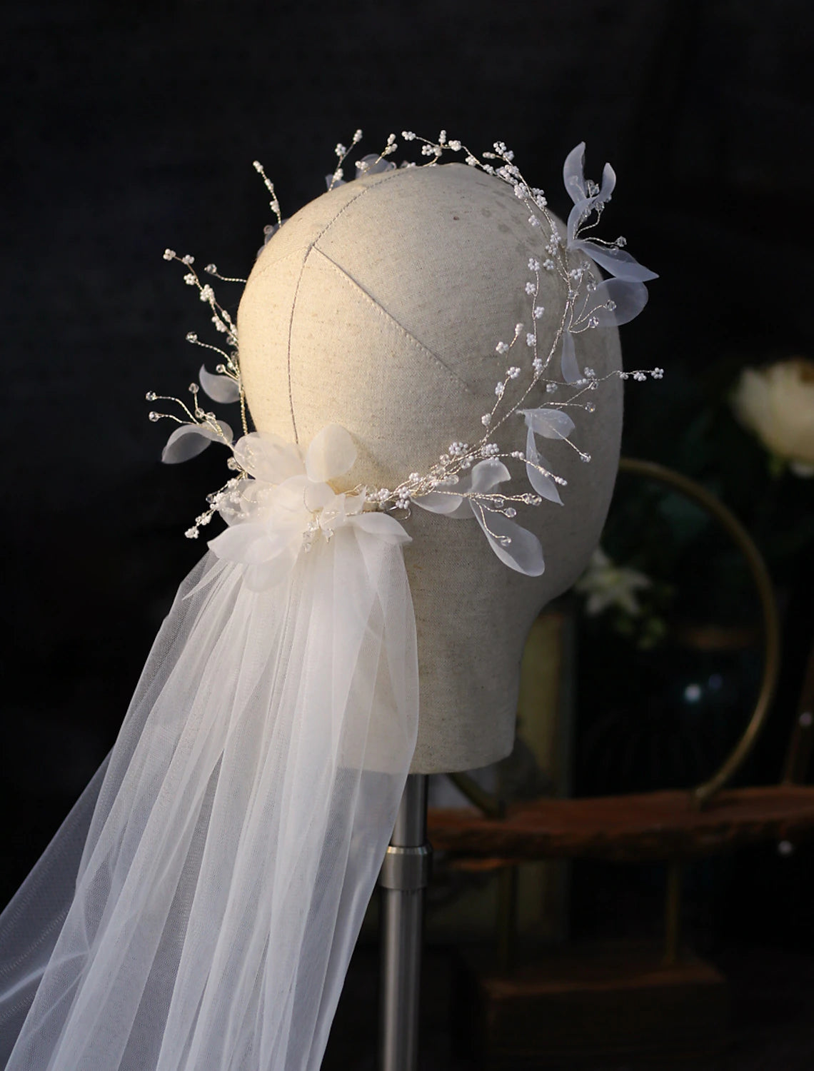 Wholesale One-tier Flower Style / Floral Wedding Veil Shoulder Veils with Pendant / Solid Tulle / Classic