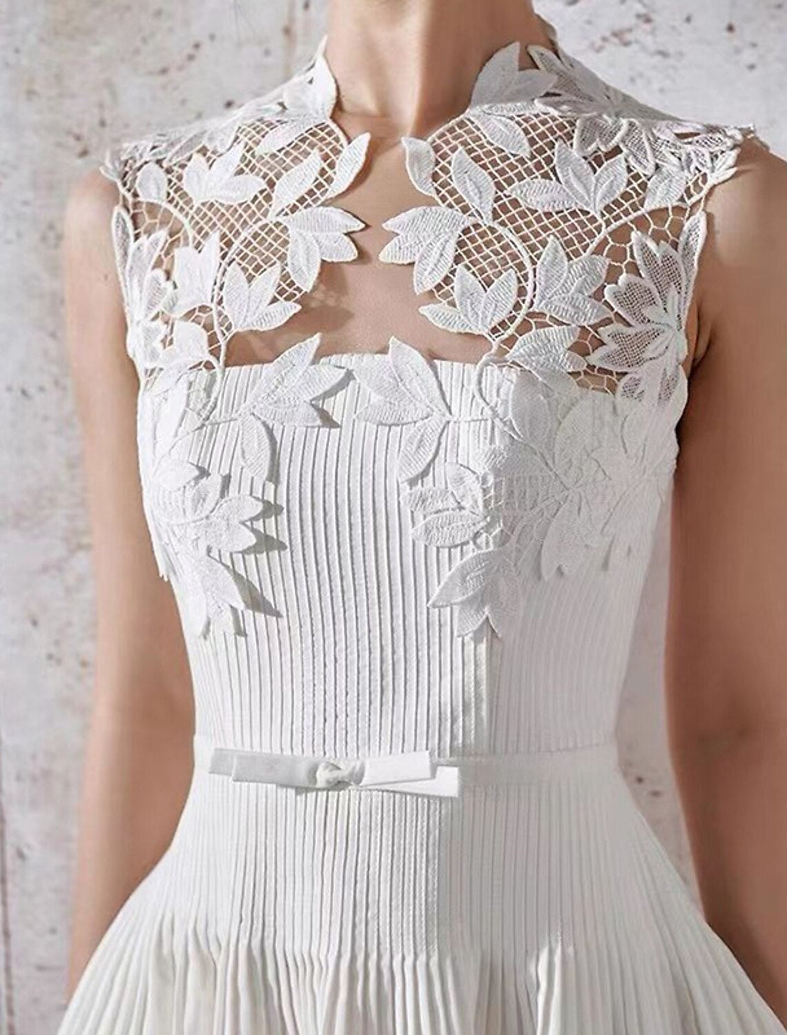 Wholesale Reception Little White Dresses Wedding Dresses A-Line Illusion Neck Sleeveless Tea Length Lace Bridal Gowns With Appliques Solid Color