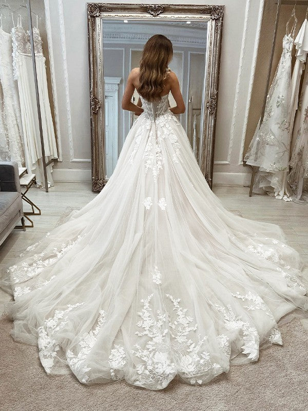 Wholesale A-Line/Princess Tulle Applique Sweetheart Sleeveless Chapel Train Wedding Dresses