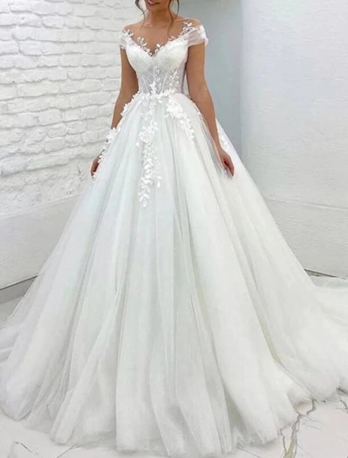 Wholesale Formal Wedding Dresses Ball Gown V Neck Cap Sleeve Chapel Train Lace Bridal Gowns With Appliques