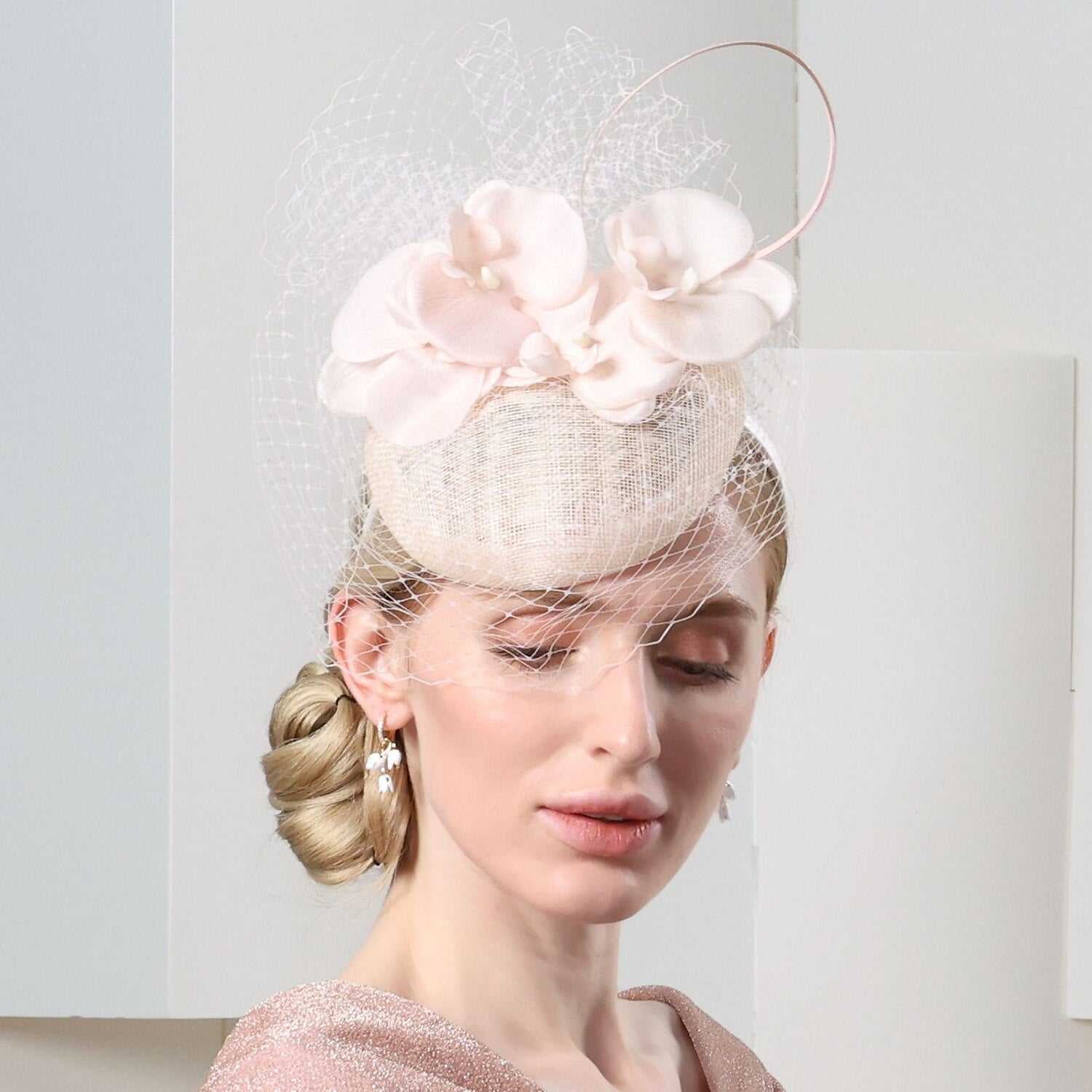 Wholesale Headbands Hats Tulle Net Cloche Hat Top Hat Veil Hat Evening Party Horse Race Elegant Wedding With Floral Face Veil Headpiece Headwear