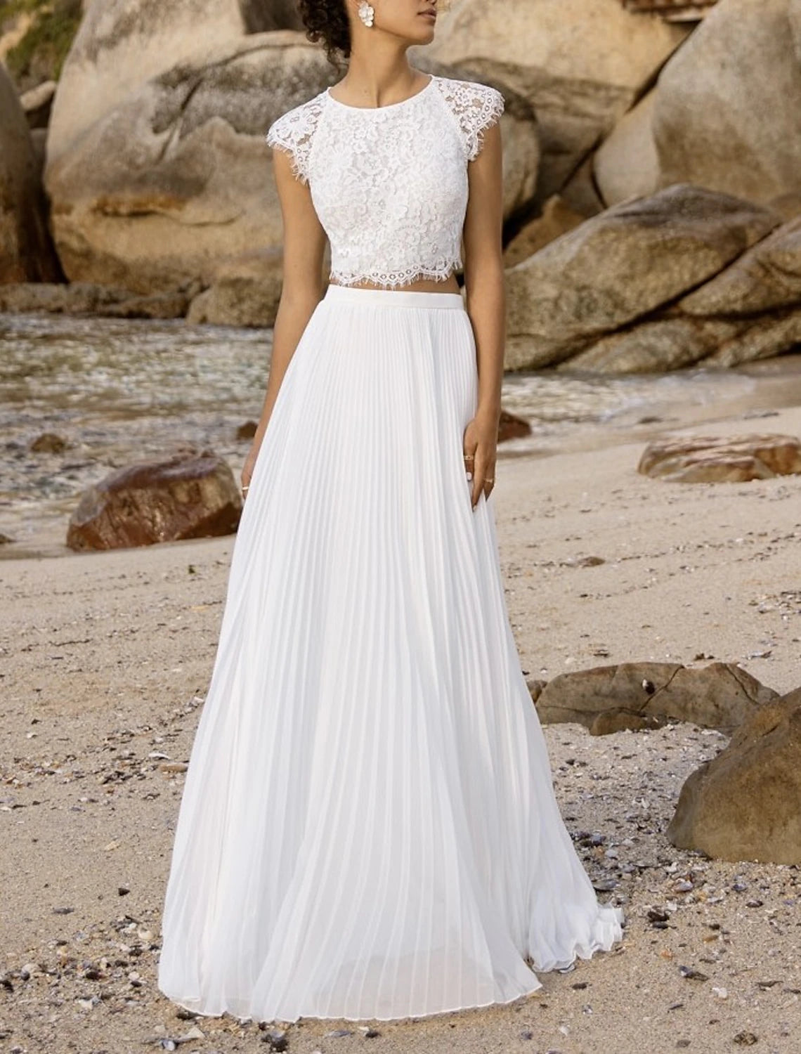 Wholesale Beach Boho Wedding Dresses Two Piece Scoop Neck Sleeveless Floor Length Chiffon Bridal Suits Bridal Gowns With Appliques Solid Color