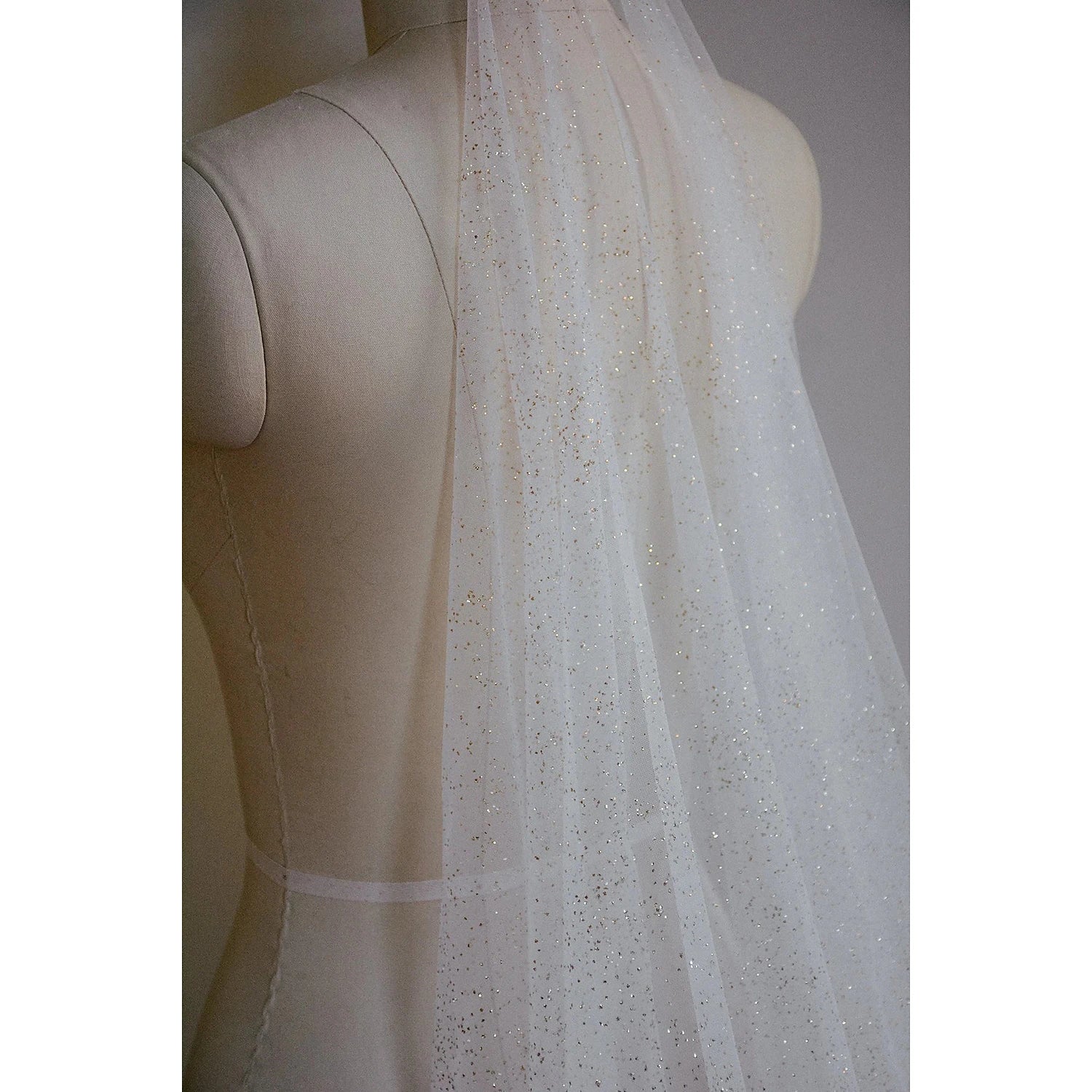 Wholesale One-tier Simple / Sparkle & Shine Wedding Veil Cathedral Veils with Sequin 157.48 in (400cm) Tulle