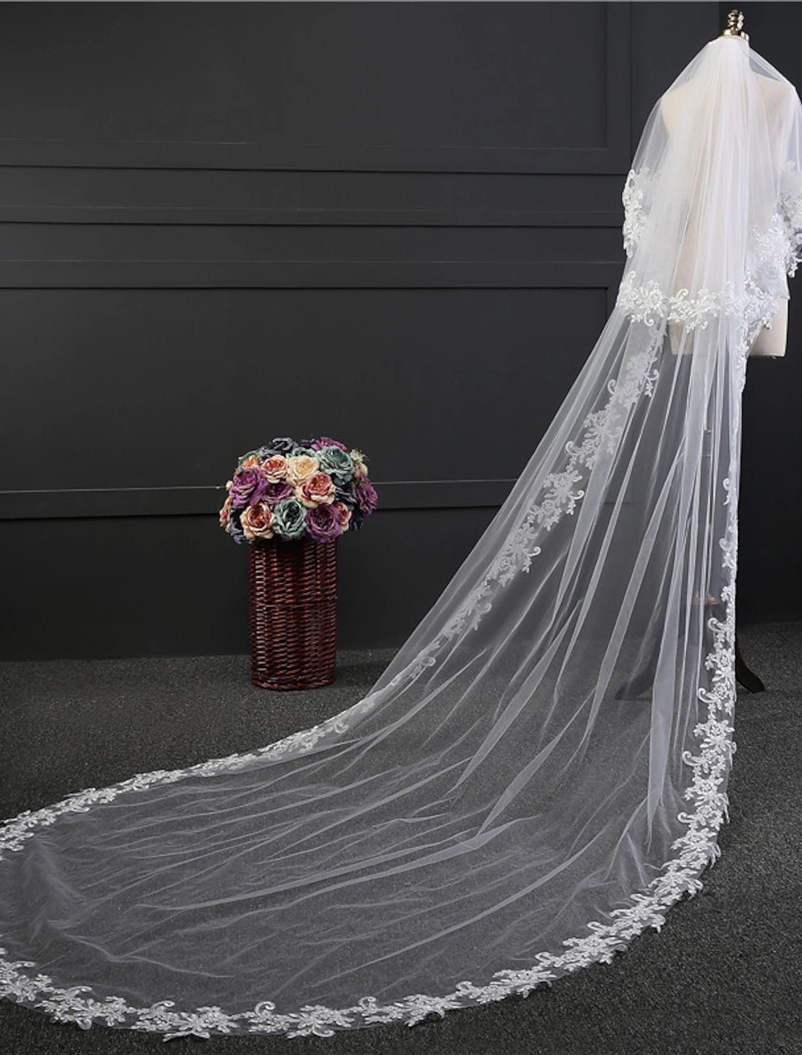 Wholesale Two-tier Lace Wedding Veil Cathedral Veils with Appliques 118.11 in (300cm) Tulle