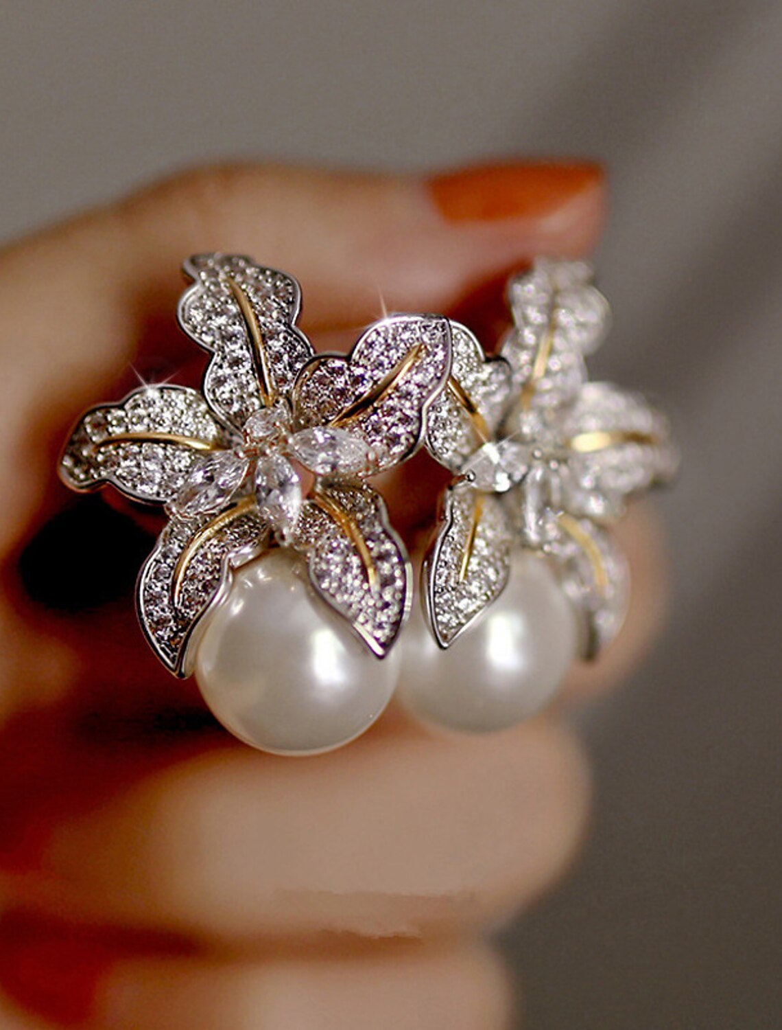 Wholesale Women's Pearl Stud Earrings Fine Jewelry Classic Precious Petal Personalized Stylish Earrings Jewelry Gold / White For Gift Festival 1 Pair