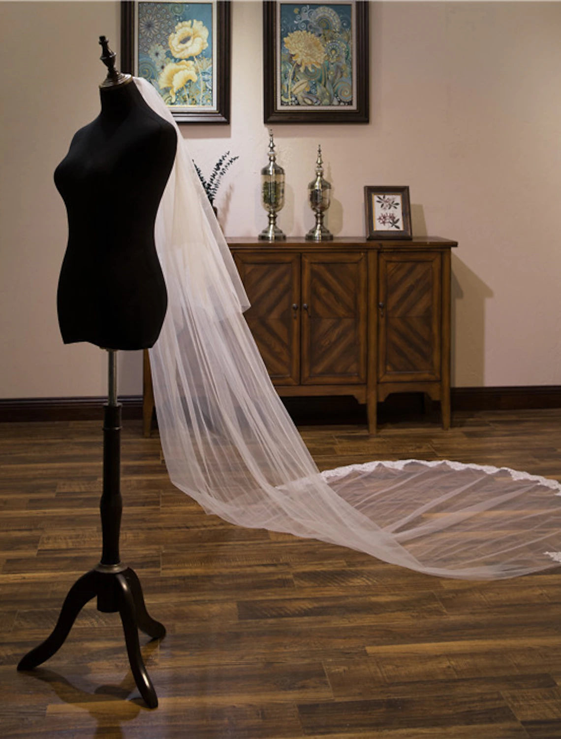 Wholesale Two-tier Lace Wedding Veil Cathedral Veils with Sequin / Embroidery Tulle