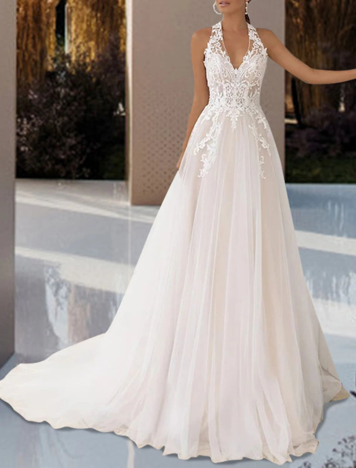 Wholesale Beach Open Back Wedding Dresses A-Line Halter Neck Sleeveless Court Train Lace Bridal Gowns With Pleats Appliques