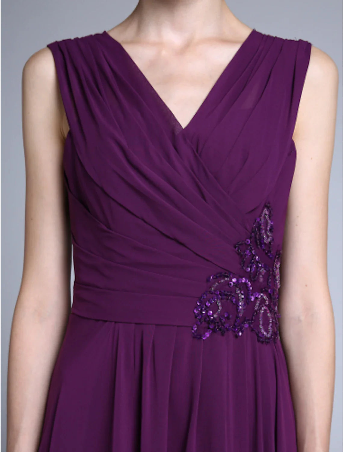 Wholesale Sheath / Column Mother of the Bride Dress Elegant V Neck Floor Length Chiffon Sleeveless No with Criss Cross Sequin