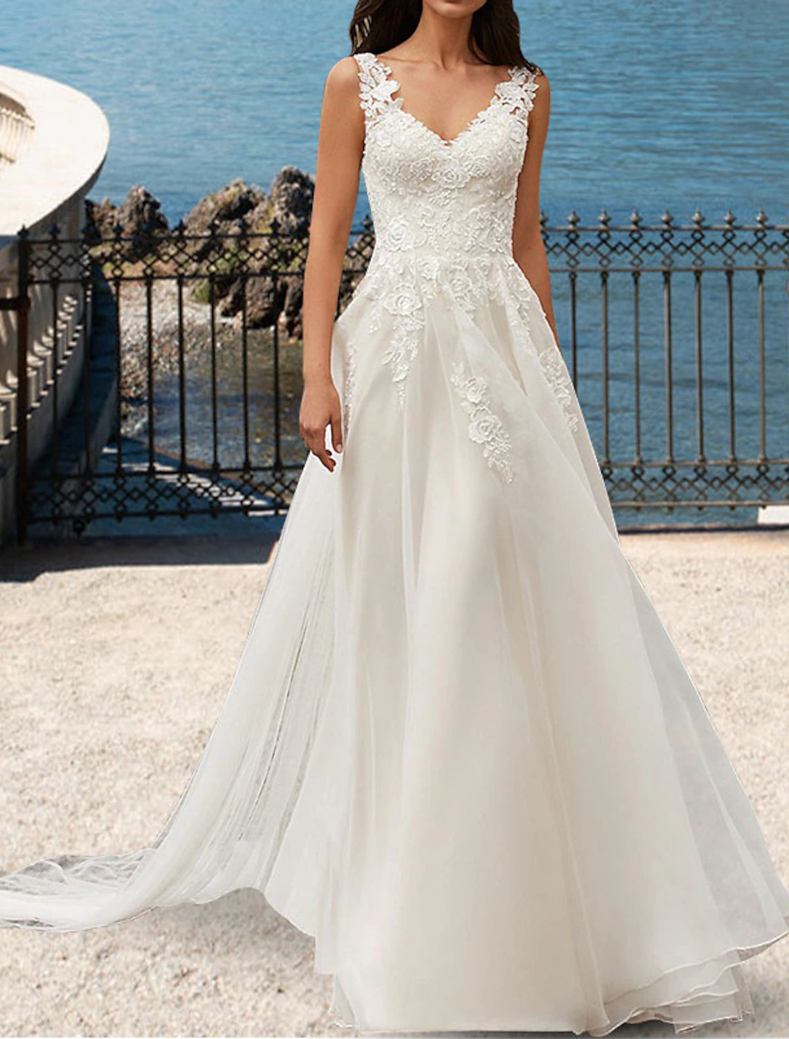 Wholesale Beach Open Back Wedding Dresses A-Line V Neck Sleeveless Court Train Lace Bridal Gowns With Appliques
