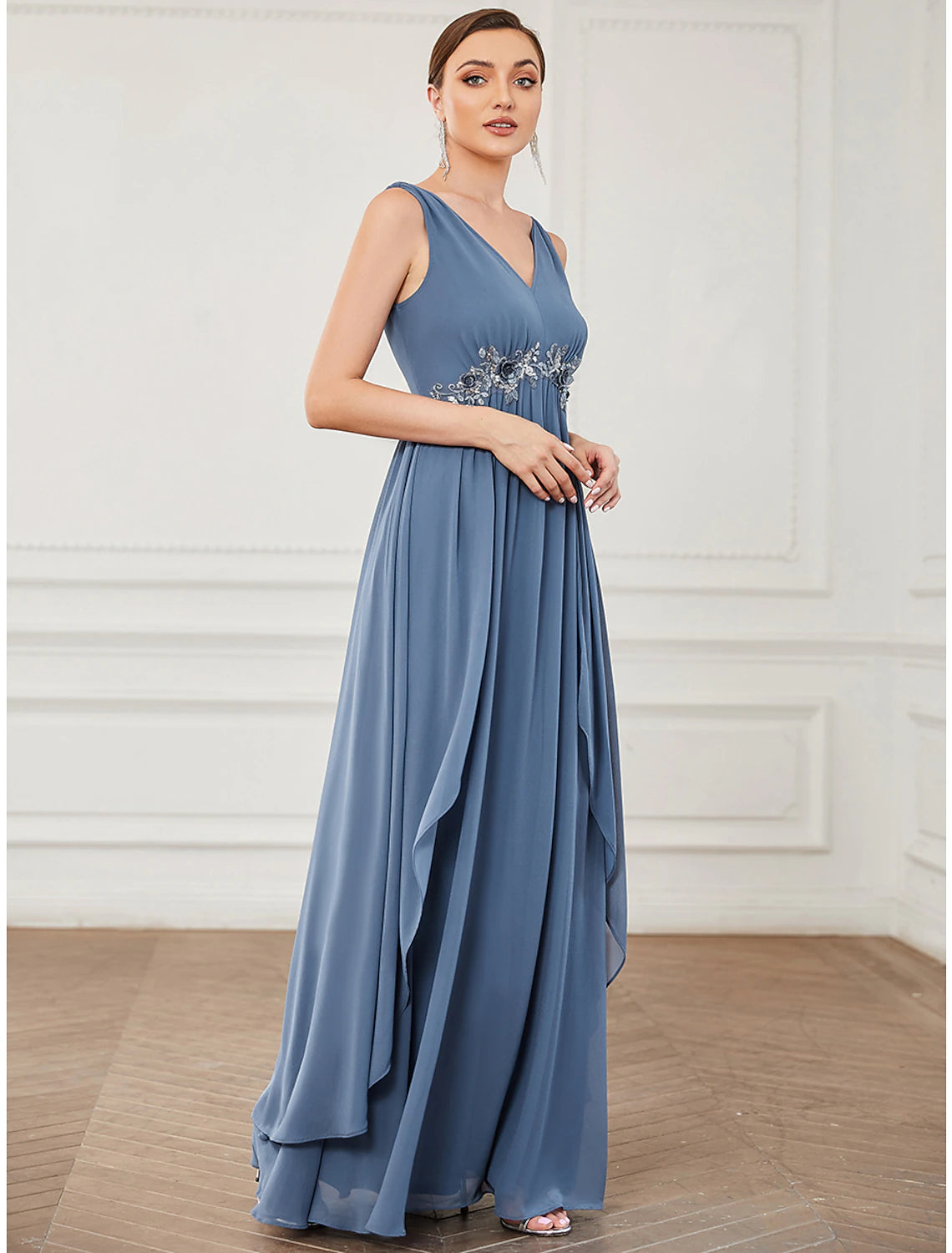 Wholesale  A-Line Prom Dresses Minimalist Dress Party Wear Wedding Guest Floor Length Sleeveless V Neck Bridesmaid Dress Chiffon with Appliques