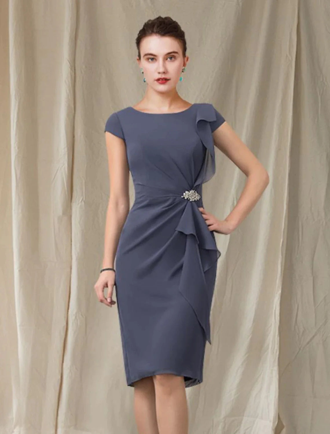 Wholesale Sheath / Column Mother of the Bride Dress Wedding Guest Elegant Jewel Neck Knee Length Chiffon Cap Sleeve with Ruffles Crystal Brooch Fall