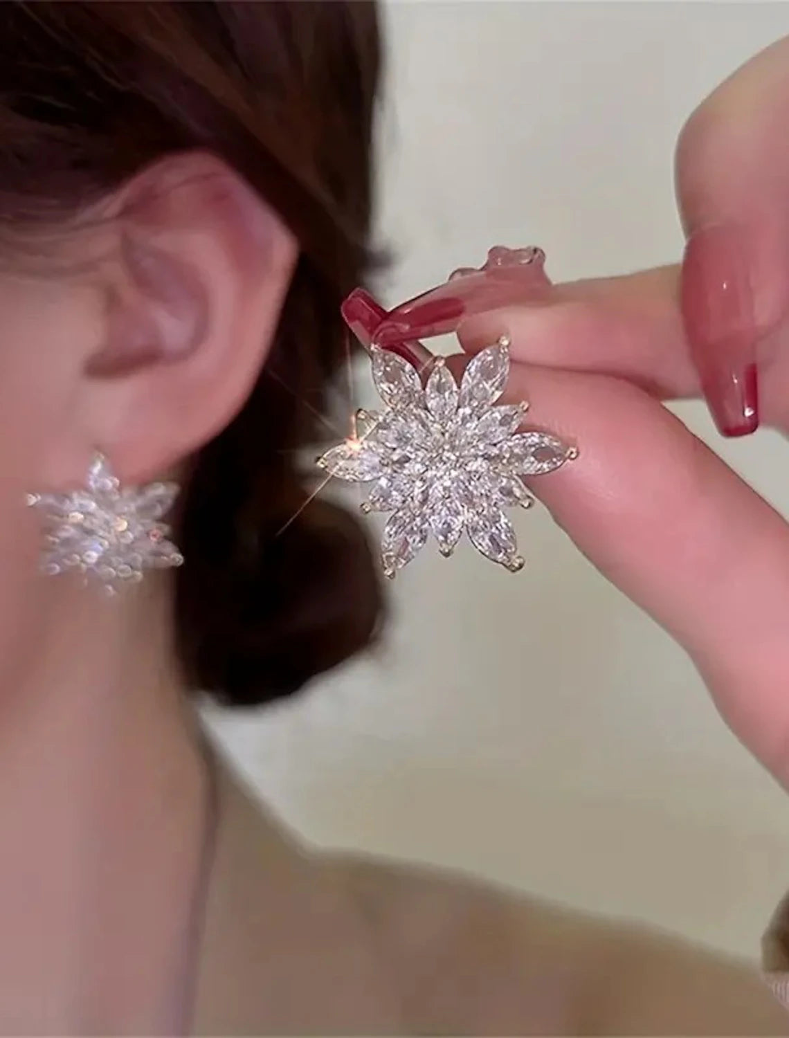 Wholesale Women's Stud Earrings Fine Jewelry Classic Flower Shape Stylish Simple Earrings Jewelry Golden For Wedding Party 1 Pair