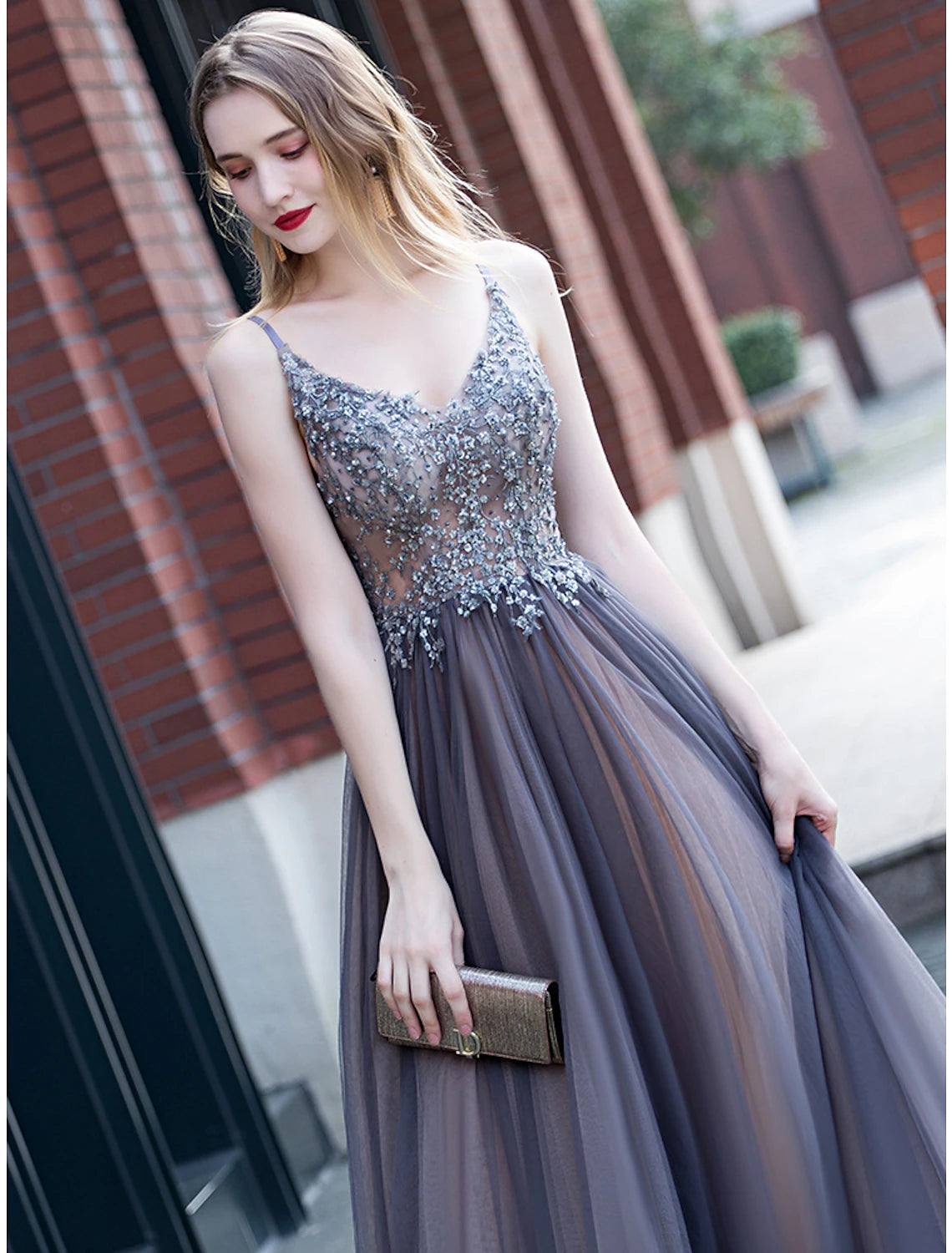 Wholesale  A-Line Minimalist Elegant Party Wear Prom Dress V Neck Sleeveless Floor Length Tulle with Pleats Appliques