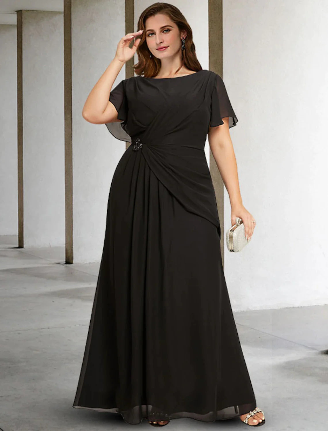 Wholesale A-Line Mother of the Bride Dresses Plus Size Hide Belly Curve Elegant Dress Formal Floor Length Sleeveless Jewel Neck Chiffon with Ruched Crystals Fall