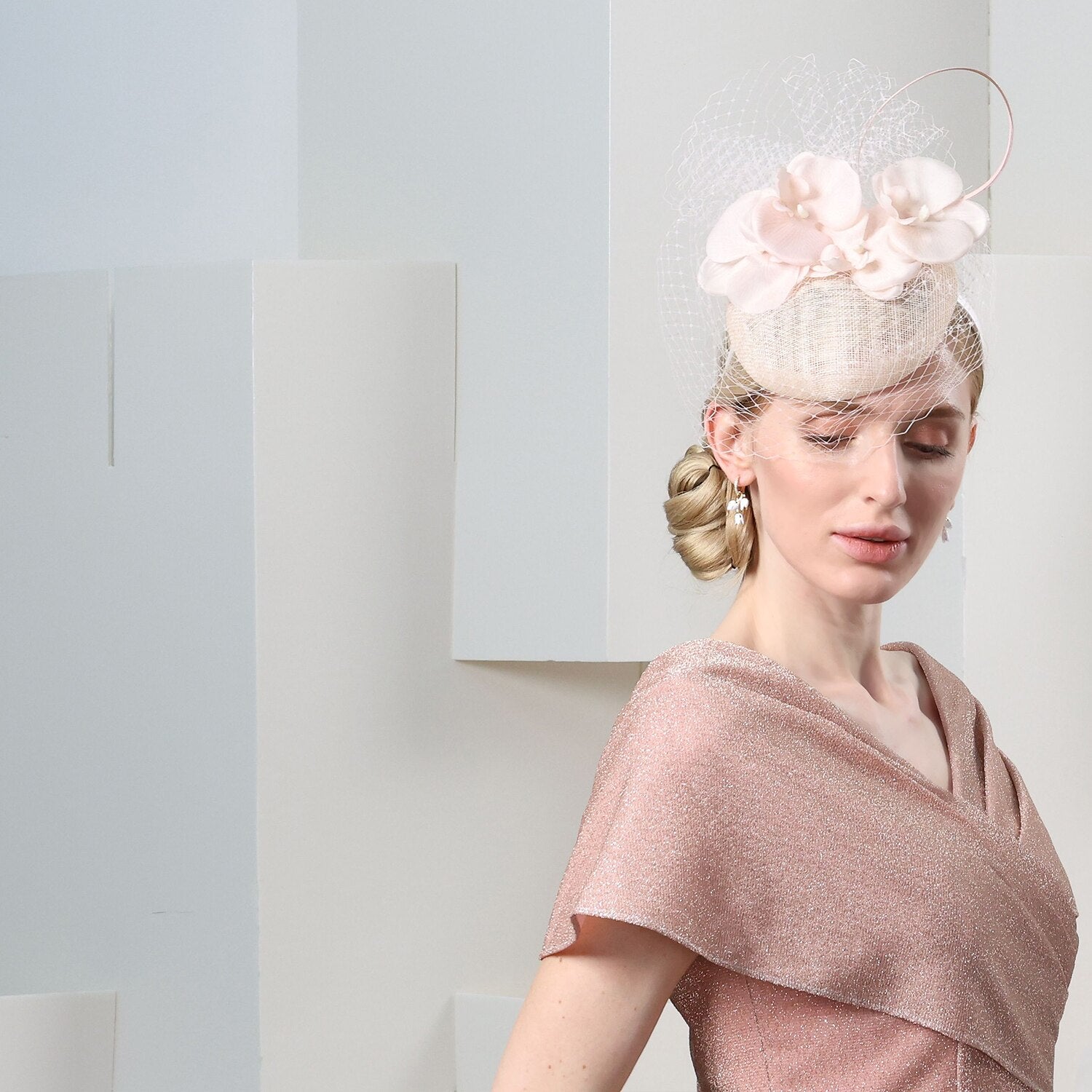 Wholesale Headbands Hats Tulle Net Cloche Hat Top Hat Veil Hat Evening Party Horse Race Elegant Wedding With Floral Face Veil Headpiece Headwear