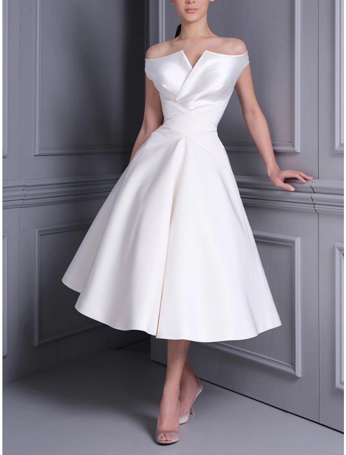 Wholesale Bridal Shower Simple Wedding Dresses Mature Wedding Dresses Sheath / Column V Neck Sleeveless Knee Length Chiffon Bridal Gowns With Ruched Solid Color