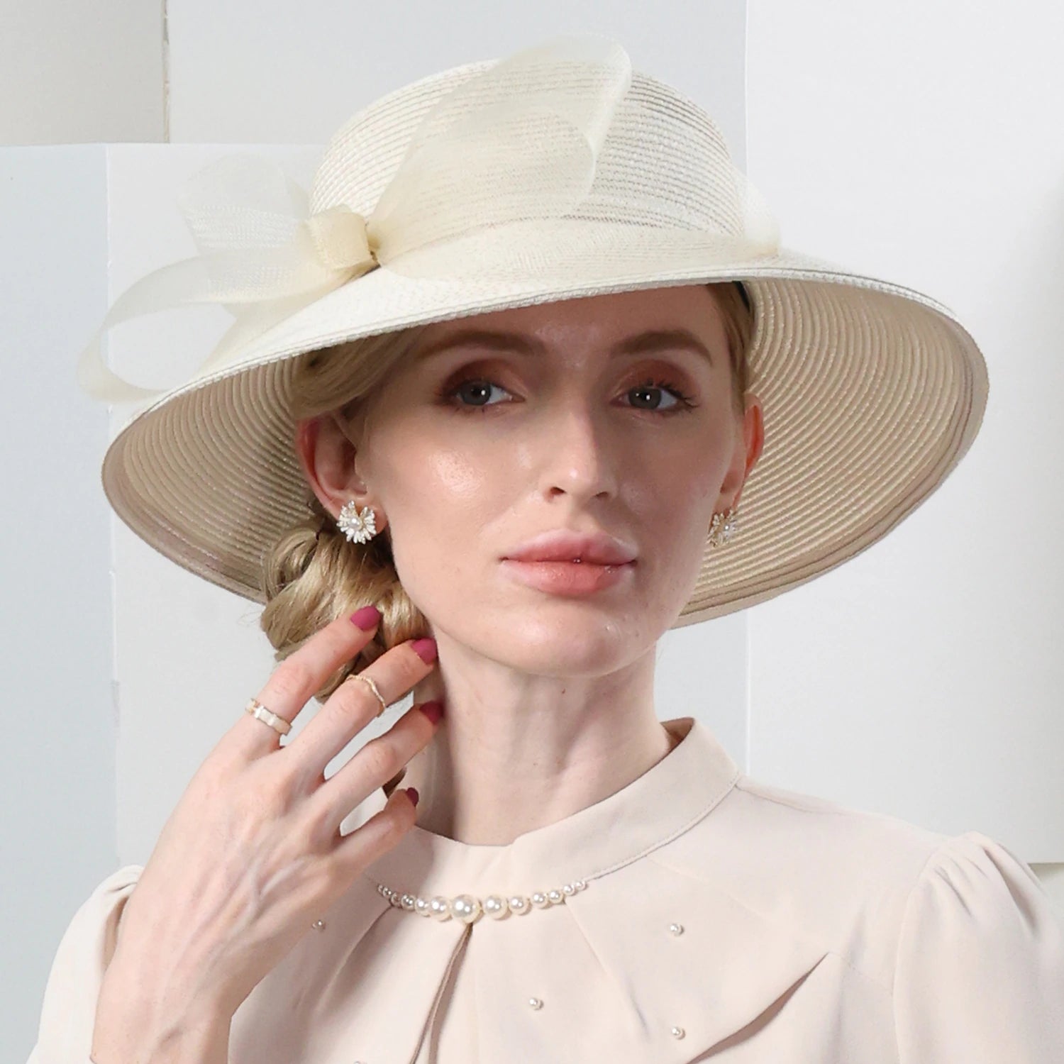 Wholesale Hats Net Fiber Straw Hat Sun Hat Cloche Hat Casual Tea Party Elegant Wedding With Bowknot Lace Side Headpiece Headwear