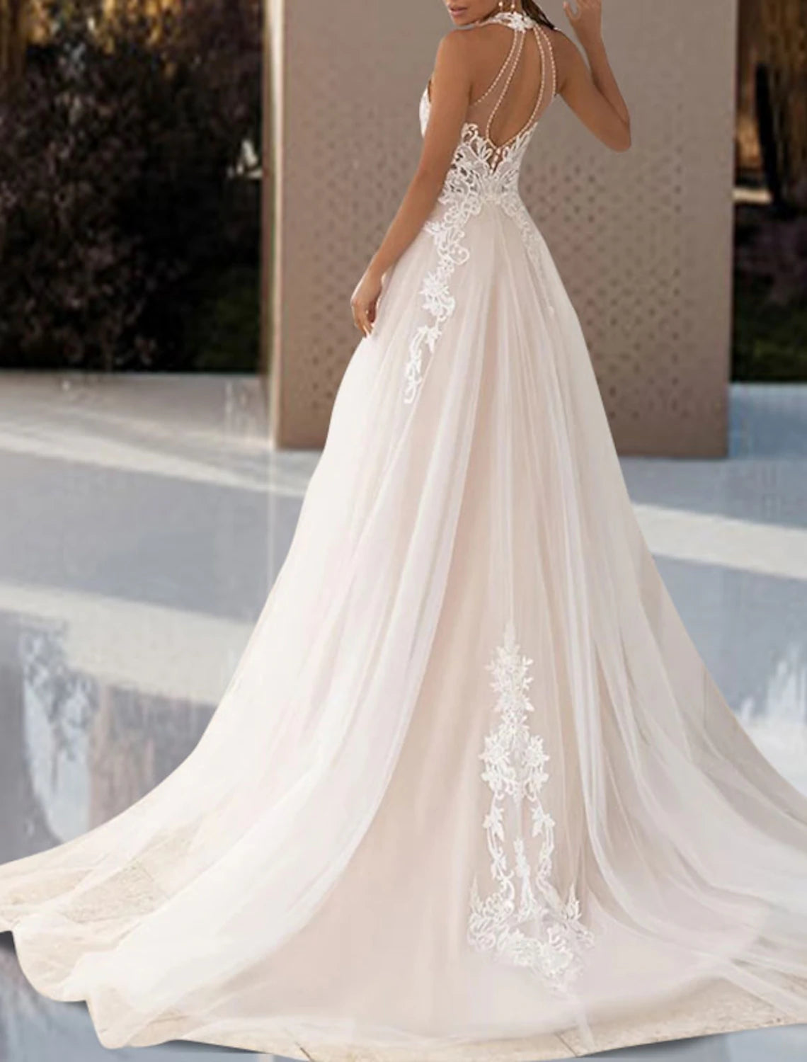 Wholesale Beach Open Back Wedding Dresses A-Line Halter Neck Sleeveless Court Train Lace Bridal Gowns With Pleats Appliques