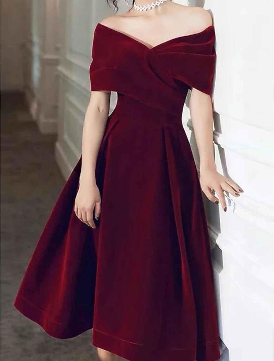 Wholesale A-Line Cocktail Black Dress 1950s Dress Christmas Red Green Dress Fall Wedding Guest Dress Knee Length Short Sleeve Off Shoulder Velvet with Pleats Pure Color