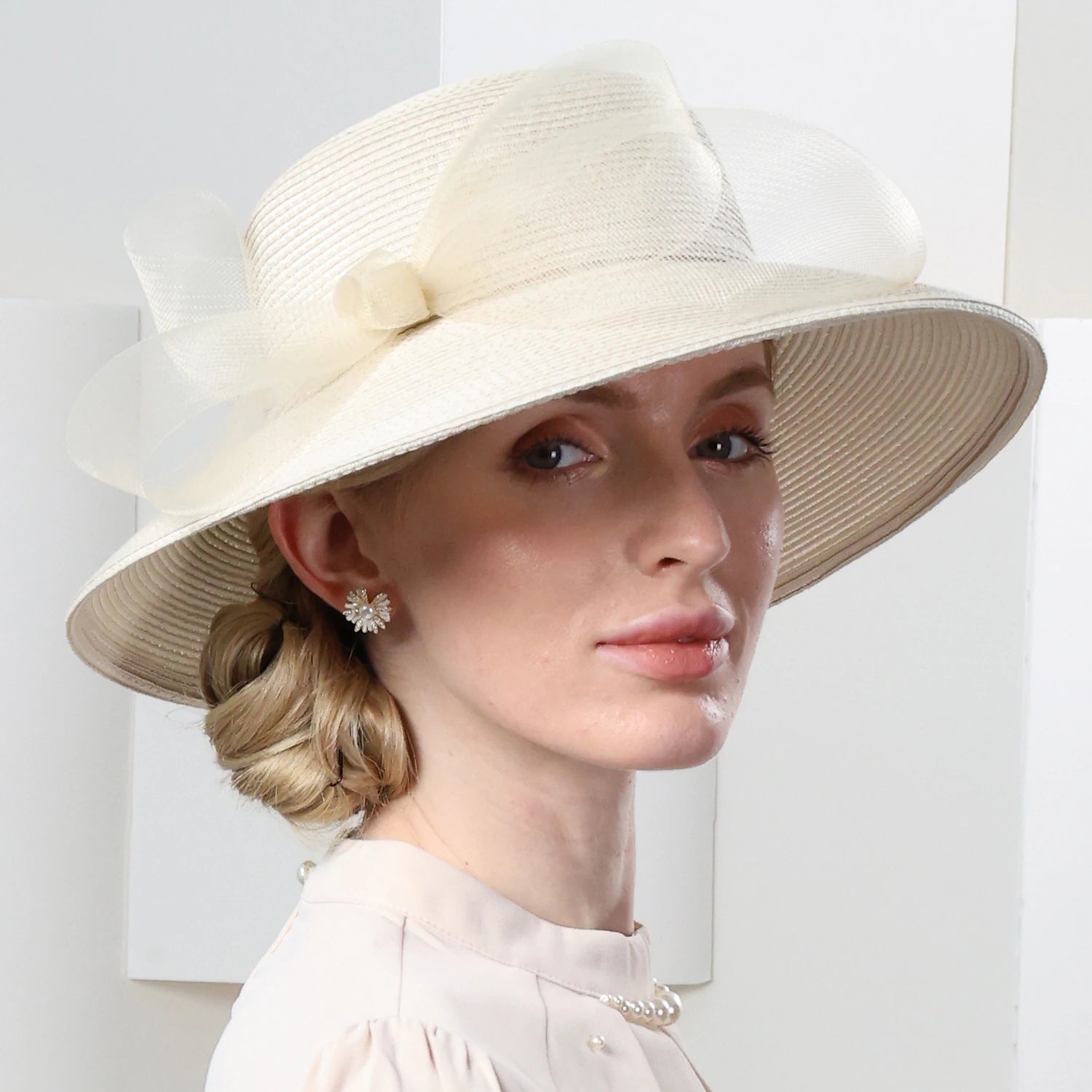 Wholesale Hats Net Fiber Straw Hat Sun Hat Cloche Hat Casual Tea Party Elegant Wedding With Bowknot Lace Side Headpiece Headwear
