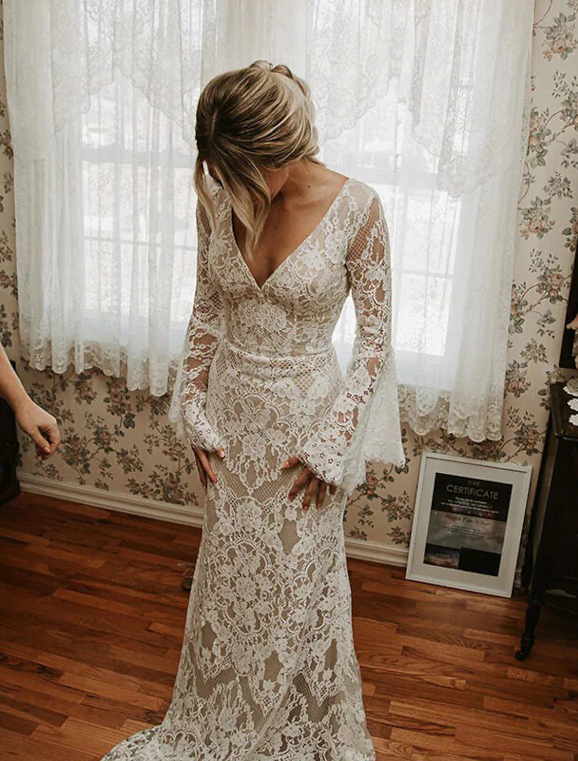 Wholesale  Beach Boho Wedding Dresses Mermaid / Trumpet V Neck Long Sleeve Court Train Lace Bridal Gowns With Appliques Solid