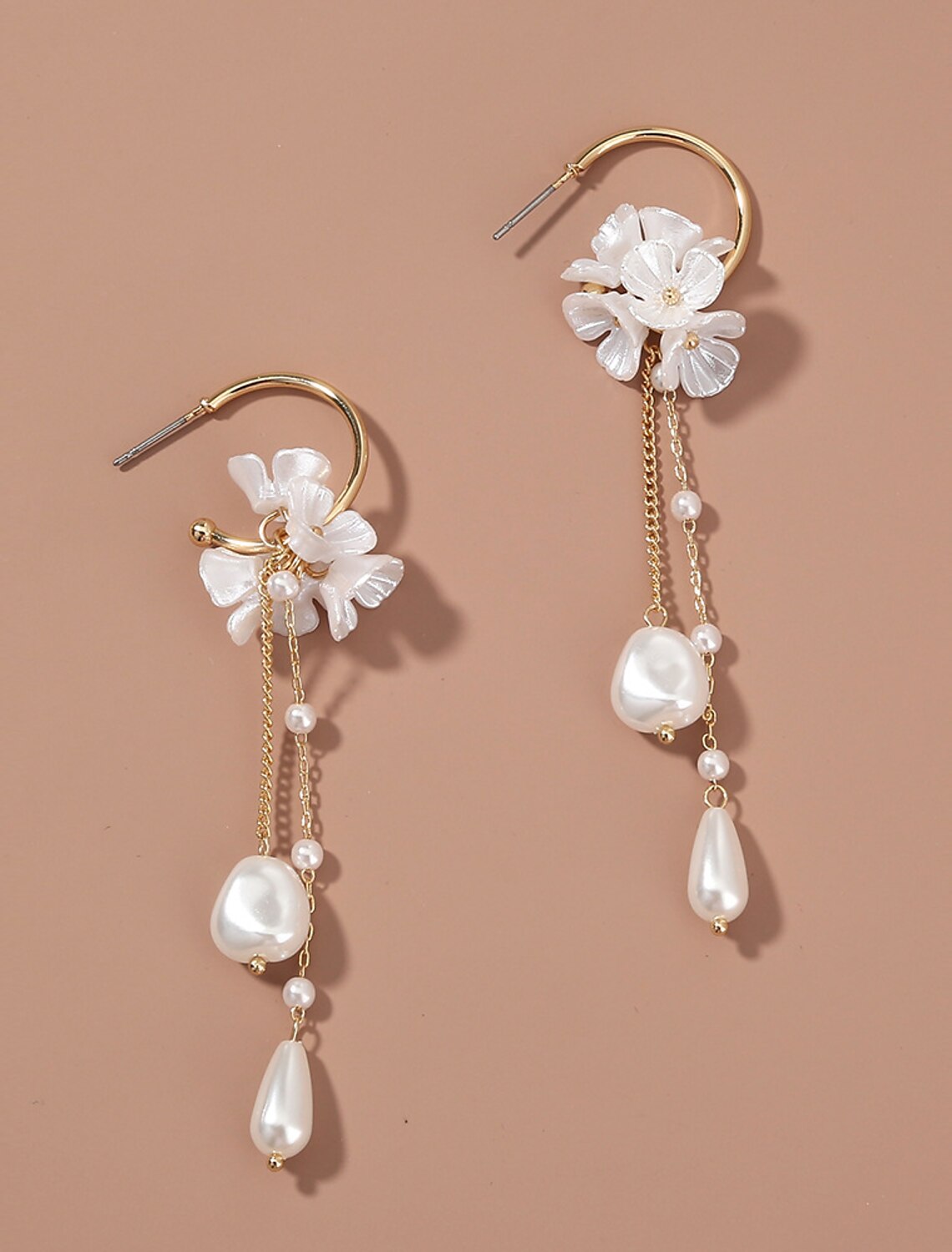 Wholesale Women's White Fine Jewelry Tassel Fringe Flower Shape Cute Stylish Earrings Jewelry White For Wedding Party 1 Pair