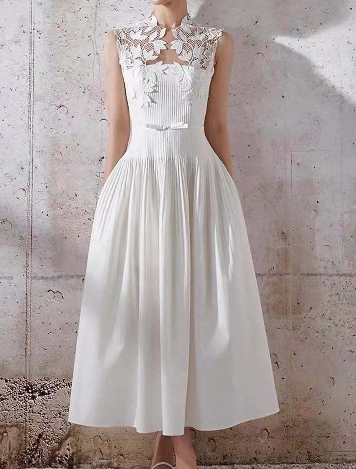 Wholesale Reception Little White Dresses Wedding Dresses A-Line Illusion Neck Sleeveless Tea Length Lace Bridal Gowns With Appliques Solid Color