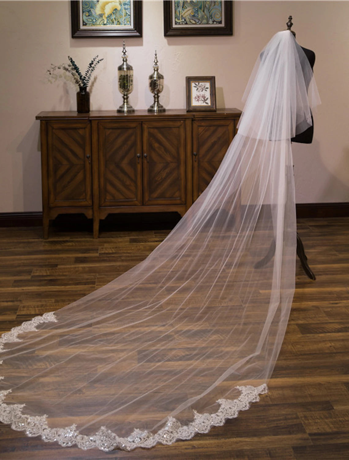 Wholesale Two-tier Lace Wedding Veil Cathedral Veils with Sequin / Embroidery Tulle