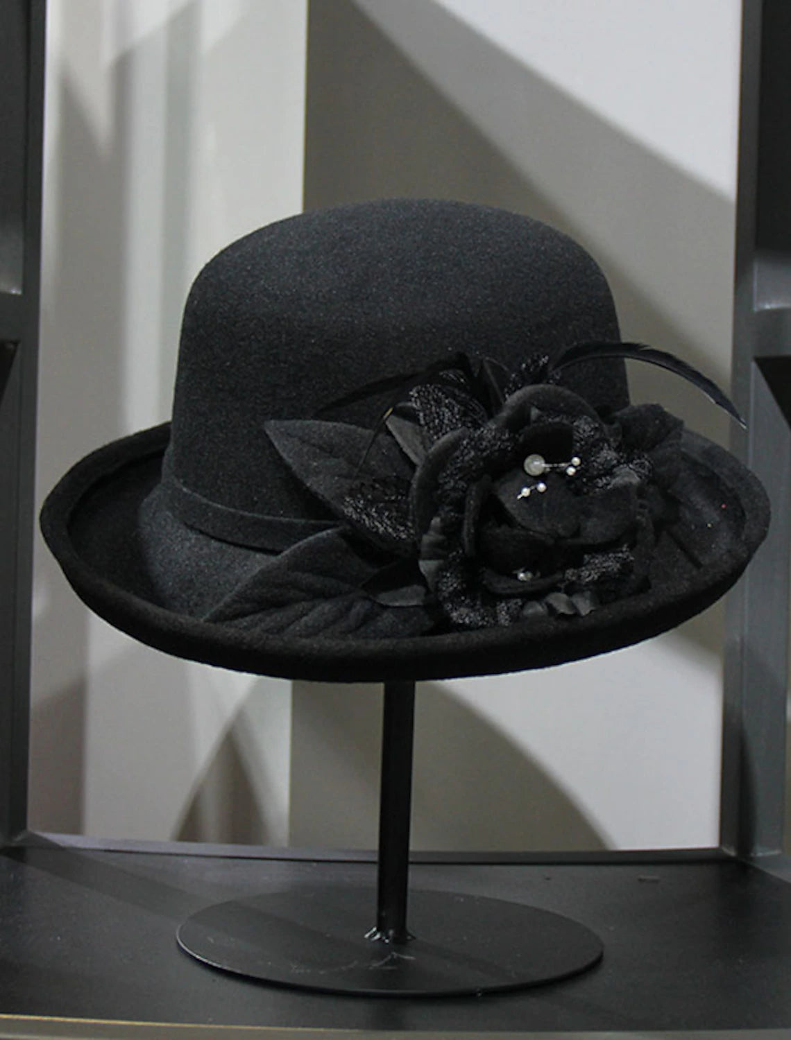 Wholesale Hats Artificial feather Poly / Cotton Blend Bowler / Cloche Hat Bucket Hat Fedora Hat Kentucky Derby Cocktail Royal Astcot Fall Wedding Elegant With Feather Appliques Headpiece