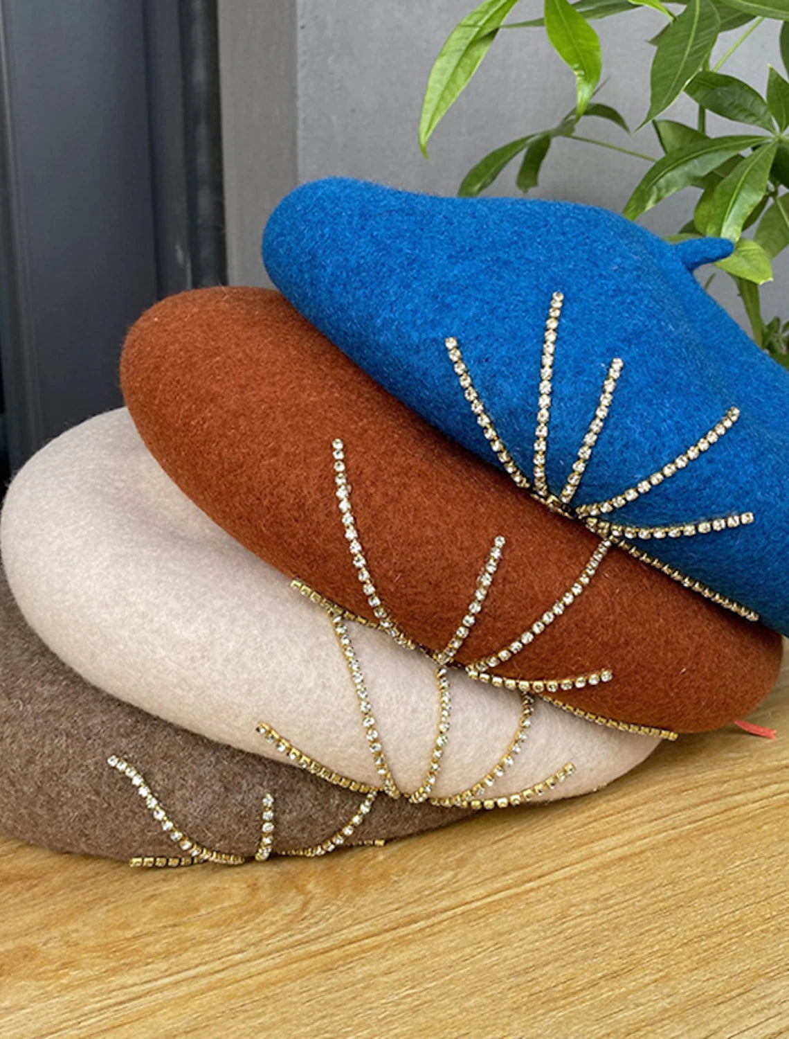 Wholesale Hats Poly / Cotton Blend Beret Hat Casual Holiday Retro Sweet With Pure Color Trim Headpiece Headwear