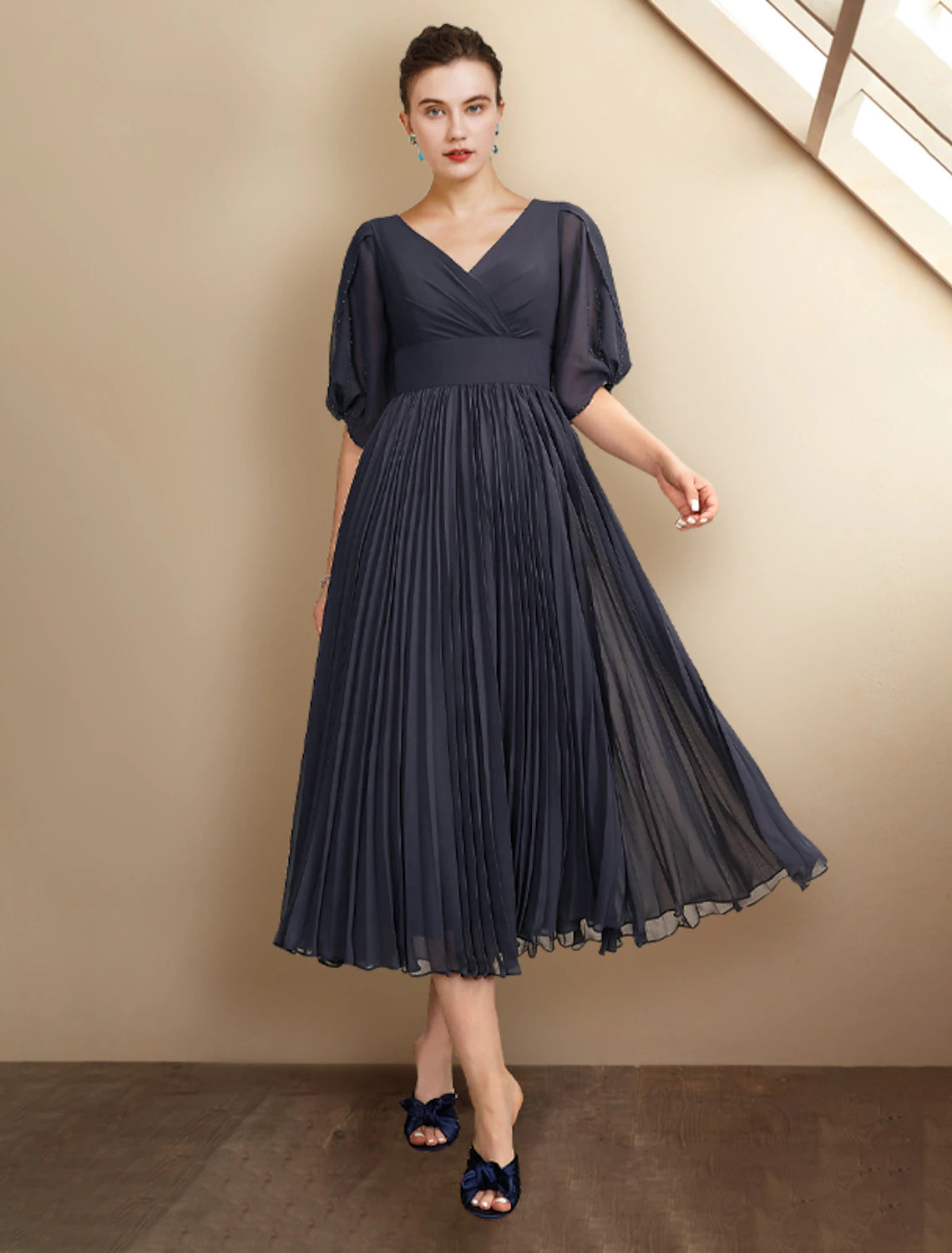 Wholesale  A-Line Mother of the Bride Dress Plus Size Elegant V Neck Tea Length Chiffon Half Sleeve with Pleats