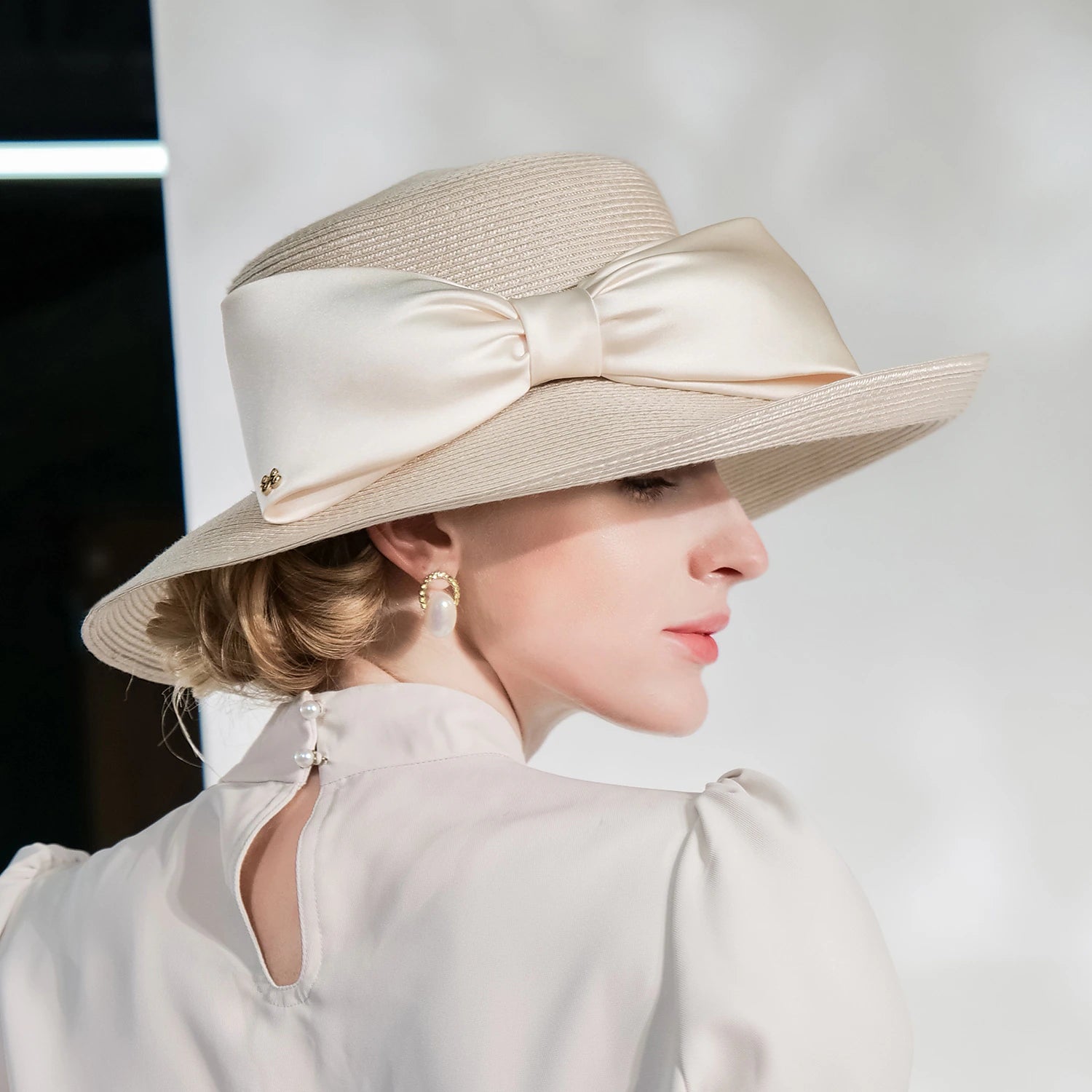 Wholesale Hats Polyester Fiber Bowler / Cloche Hat Straw Hat Sun Hat Wedding Casual Elegant Wedding With Bowknot Headpiece Headwear